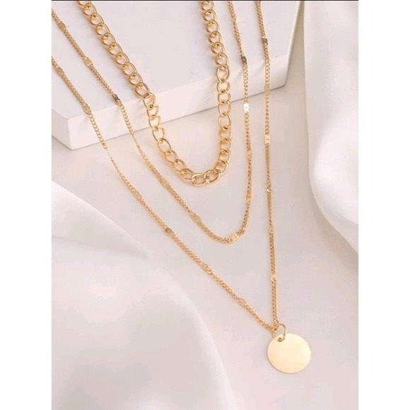 ●Gold Disc Charm Layered Necklace Disc Pendant Layered - Picture 2 of 2